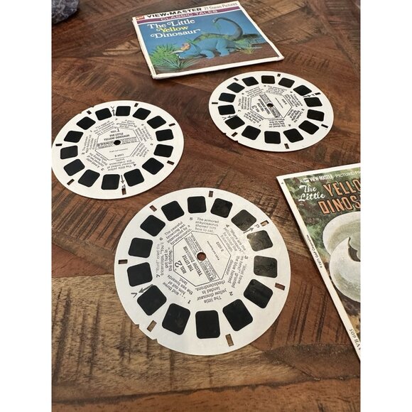 Vintage 1971 View Master The Little Yellow Dinosaur B605 3 Reel Set with Sleeve - Picture 2 of 3